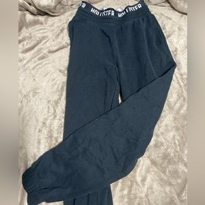 Tight on the waist, really warm, good for winter